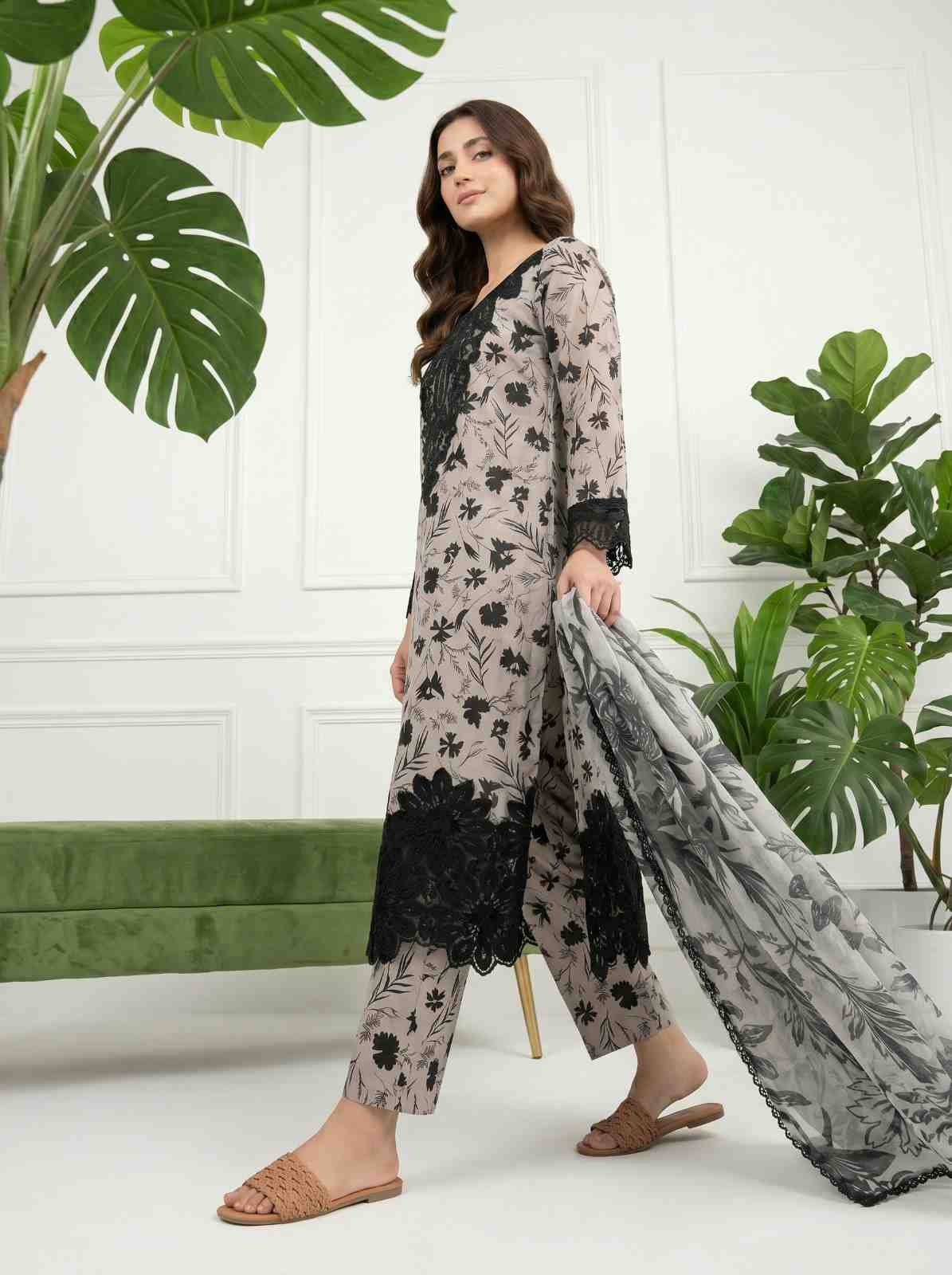 EMBROIDERED PRINTED LAWN 3PC SUIT - Image 2