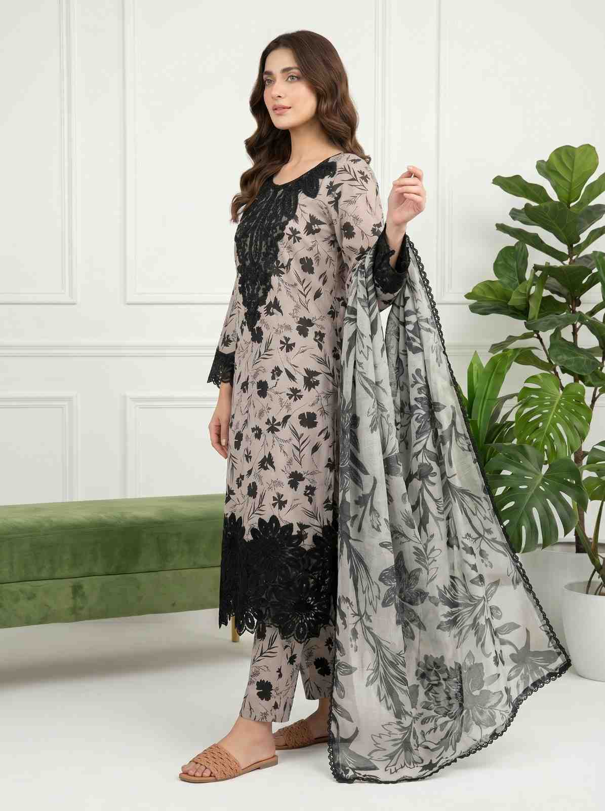 EMBROIDERED PRINTED LAWN 3PC SUIT - Image 3