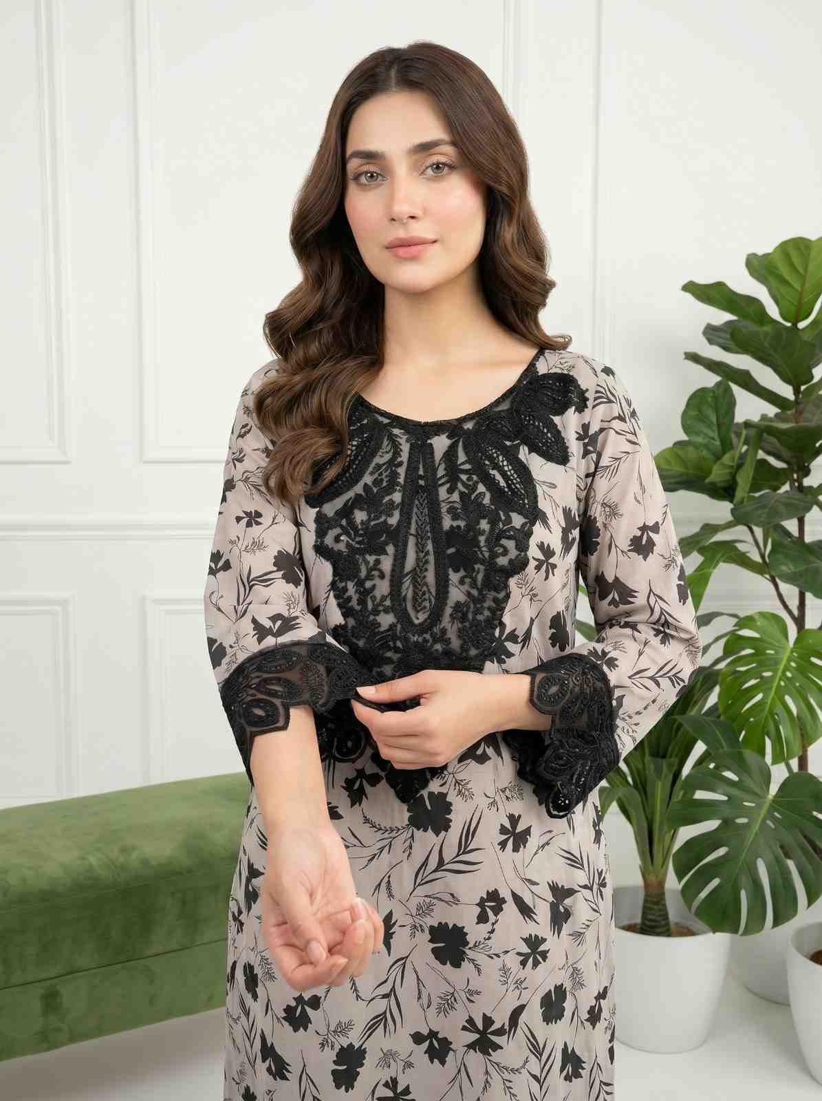 EMBROIDERED PRINTED LAWN 3PC SUIT - Image 4